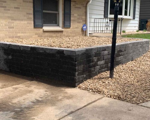 Black-retaining-stone-wall